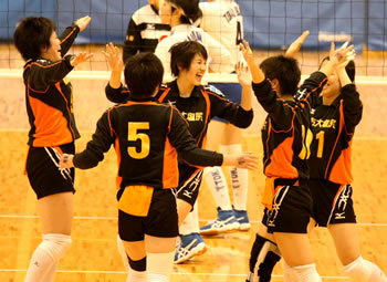 東京都市大学塩尻高等学校　女子バレーボール部　　第64回全日本バレーボール高校選手権大会県大会において初優勝しました