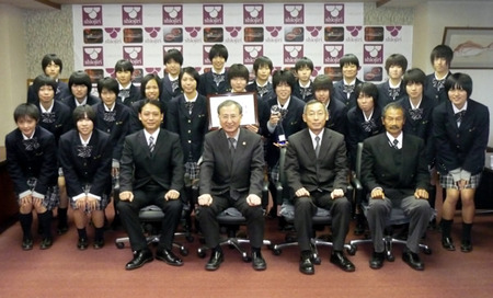 「狙うは日本一！」　東京都市大学塩尻高等学校　女子バレー部が塩尻市長を表敬訪問