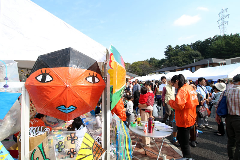 東京都市大学を含む首都圏9大学の学生が企画運営し地域の活性化を目指す「しんゆりマルシェ2015」が開催されました