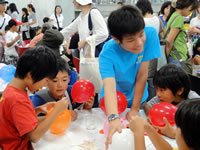 東京都市大学　科学体験教室「割れない風船をつくろう」